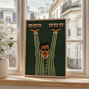 Pode incluir: Uma impressão artística emoldurada com uma ilustração estilizada de uma pessoa segurando bandejas com taças de vinho. A figura usa uma roupa listrada verde e branca e tem bigode e óculos. O fundo é verde escuro.