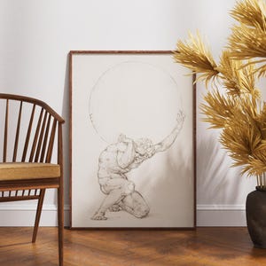 Puede incluir: Una impresi&oacute;n enmarcada con un boceto detallado de Atlas, una figura musculosa, sosteniendo una gran esfera. La obra de arte est&aacute; en un marco de madera, apoyada contra una pared blanca. Una silla de madera y plantas secas tambi&eacute;n est&aacute;n en la imagen.