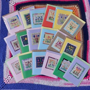 Cartes de voeux A6 avec motifs floraux brodés faits main sur tissu, pour un anniversaire ou une occasion spéciale, vierges à l'intérieur