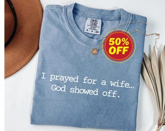 Comfort Colors® 面白い新婚の妻へのシャツ 妻へのギフト 結婚1周年記念プレゼント 結婚直後の贈り物 女性への夏のブライダルギフト