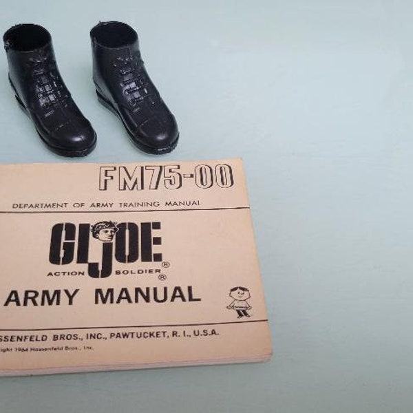 Vintage GI Joe FM75-00 army manual & French boots