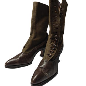Pair Antique woman&#39;s Edwardian button up boots