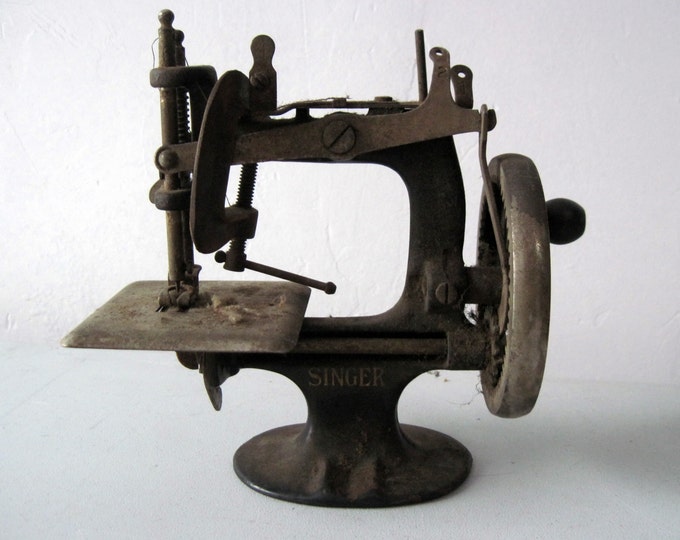 Antique Childs Singer Sewing Machine Etsy