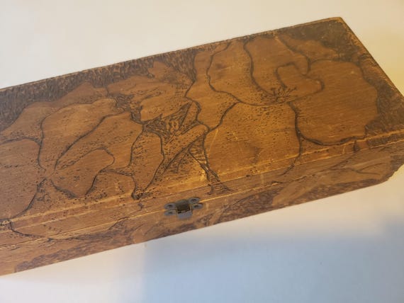 Vintage wooden pyrography box with flowers and si… - image 3