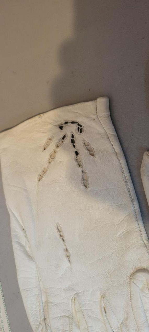 Pair vintage kid skin leather dress gloves Gem