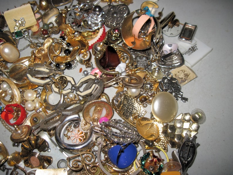 Over 1 lb pound vintage and newer jewelry for crafts re purpose G