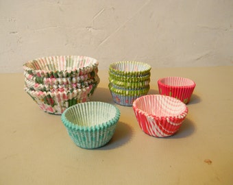 Lot of assorted vintage paper cupcake liners