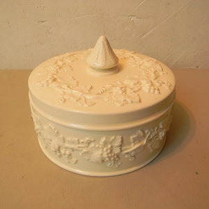 Vintage Wedgewood embossed ivy candy dish
