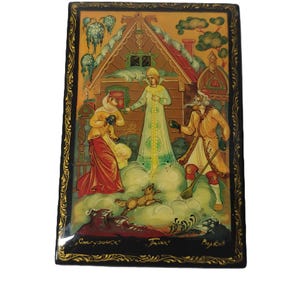 Vintage signed small Russian hand painted lacquer trinket jewelry box