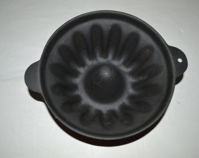 Vintage Cousances Cast Iron Bundt Pan Made in France Etsy