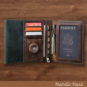 Echtleder Reisebrieftasche - Reisepasshülle mit Kartenfächern, Geldbörse und AirTag-Tasche