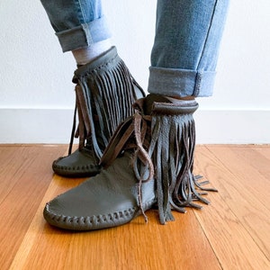 Vintage Brown Leather Minnetonka Moccasins Shoes Womens Size 6 1 2