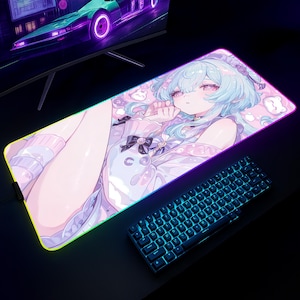 Alfombrilla de escritorio RGB de anime kawaii - Alfombrilla de escritorio para juegos con diseño de chica anime pastel - Alfombrilla de ratón LED XXL con estética linda - Regalo ideal para amantes del anime