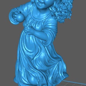 Peut inclure: Figurine bleue d'une jeune fille, sculptée dans une robe fluide, tenant une petite balle. La fille a les cheveux bouclés et une expression souriante. La figurine est sur une surface grise.