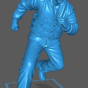 Könnte beinhalten: Blaue Figur einer Person in Matrosenuniform, die mit offenem Mund nach vorne rennt. Die Figur trägt eine Mütze, Jacke, Weste, Hose und Schuhe. Die Figur befindet sich auf einem blauen Raster.