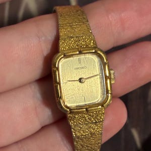 Seiko Gold Manual Wind Vintage Ladies Dress Watch Bamboo Design Bezel Textired Band