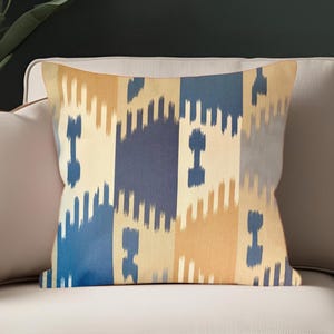 Pillow Vintage Brunschwig and Fils Kabul in Blue and Tan