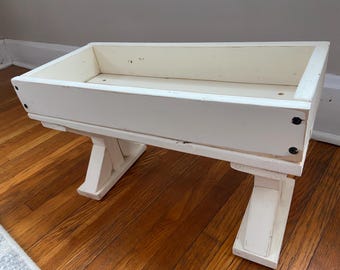 Medium Raised Dog Feeder
