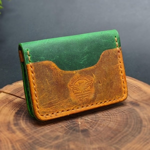 Porte-cartes à deux volets en cuir fait main - portefeuille minimaliste vintage marron et vert mousse