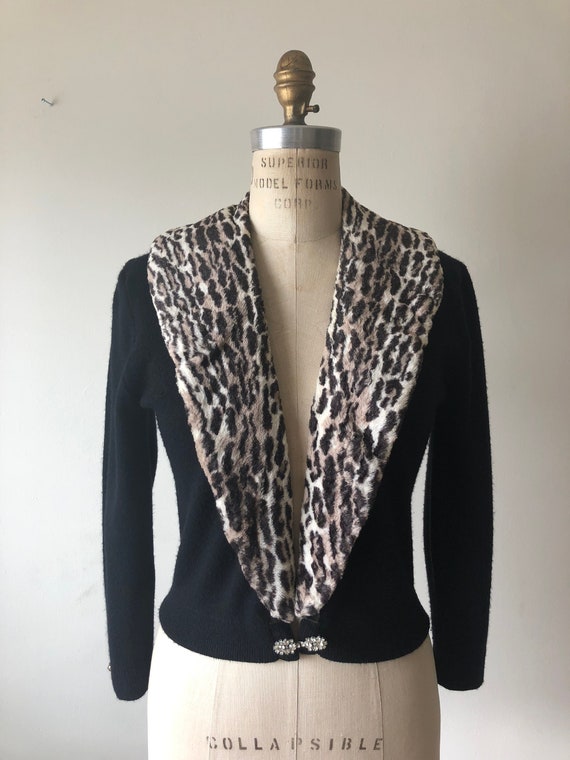 Vintage 1950s faux leopard fur collar cardigan sw… - image 4