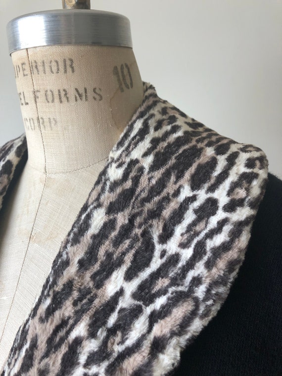 Vintage 1950s faux leopard fur collar cardigan sw… - image 5