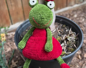 Adorable rana de peluche tejida a crochet con vestido rojo, juguete amigurumi hecho a mano, regalo