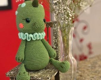 Adorable dinosaurio de crochet hecho a mano, amigurumi, juguete de peluche suave, regalo.