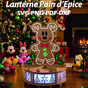 Könnte beinhalten: Eine Lebkuchenmann-Weihnachtslaterne mit dem Text "Lanterne Pain d'Epice" und "SVG-PNG-PDF-DXF". Die braune Laterne hat eine rote Fliege und grüne Akzente. Der Sockel hat beleuchtete Ausschnitte.