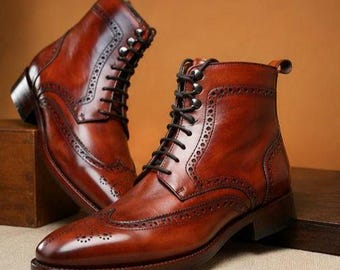 Ręcznie robione skórzane botki z noskiem typu „wingtip” | Męskie buty wizytowe typu brogs | Botki w stylu vintage | Oryginalne buty ze skóry licowej