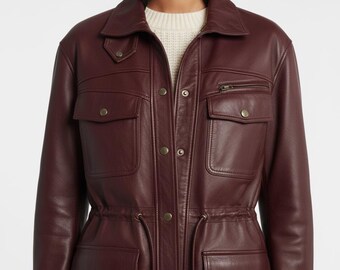 El encanto del estilo atemporal: Descifrando la chaqueta utilitaria de cuero granate