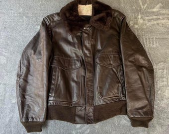 Braune Herren-Fliegerjacke aus Leder, handgefertigt aus Rindsleder mit Shearling-Futter, Vintage-Jacke aus dem Zweiten Weltkrieg, klassische Lederbomberjacke