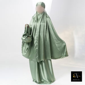 TENUE DE PRIERE
