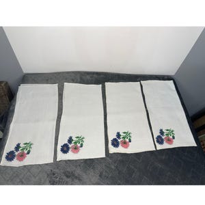 Various linens, handkerchiefs, embroidered