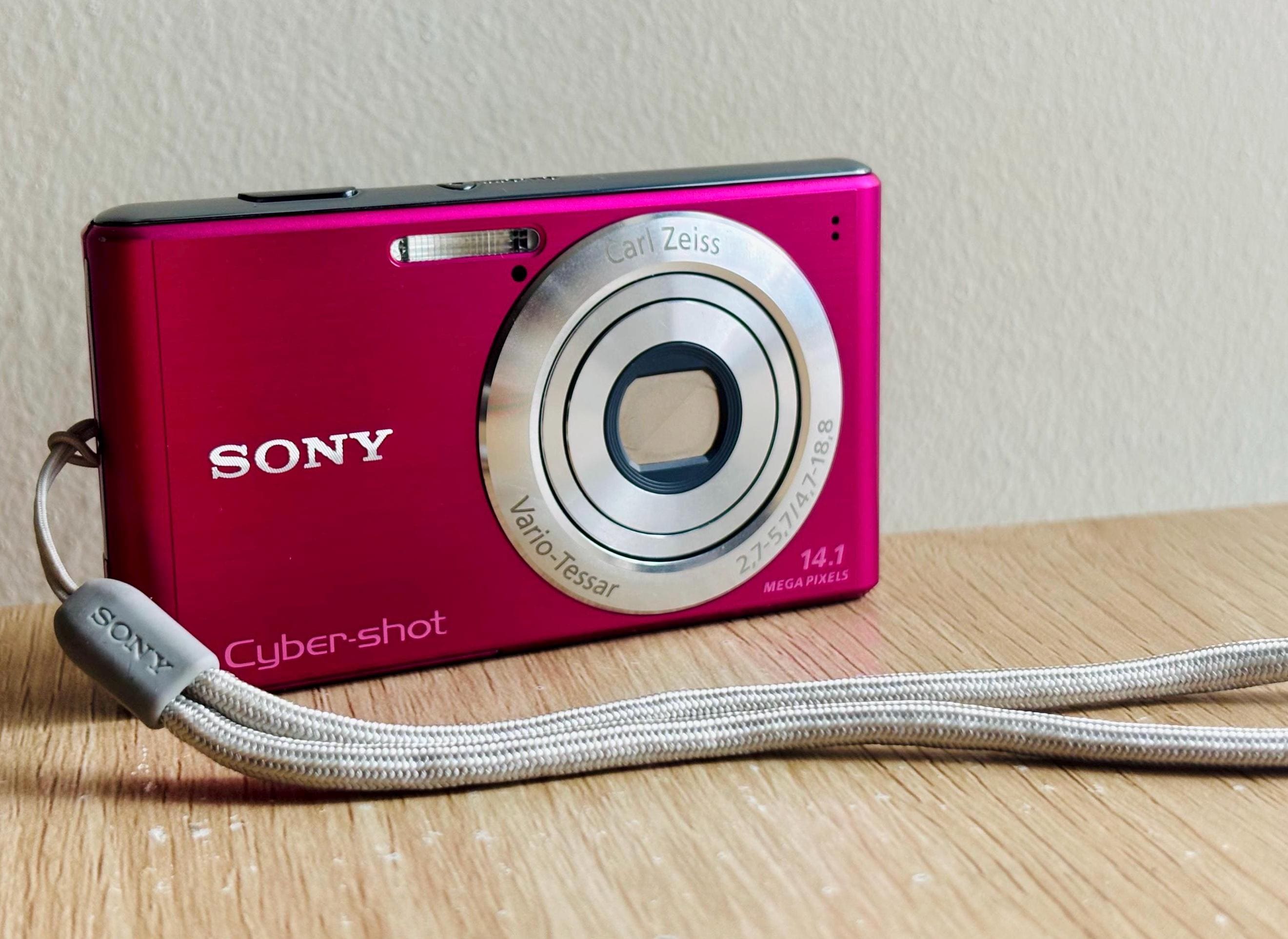 Sony Cybershot DSC-W530 Pink Digital Camera W/ Box & Accessories