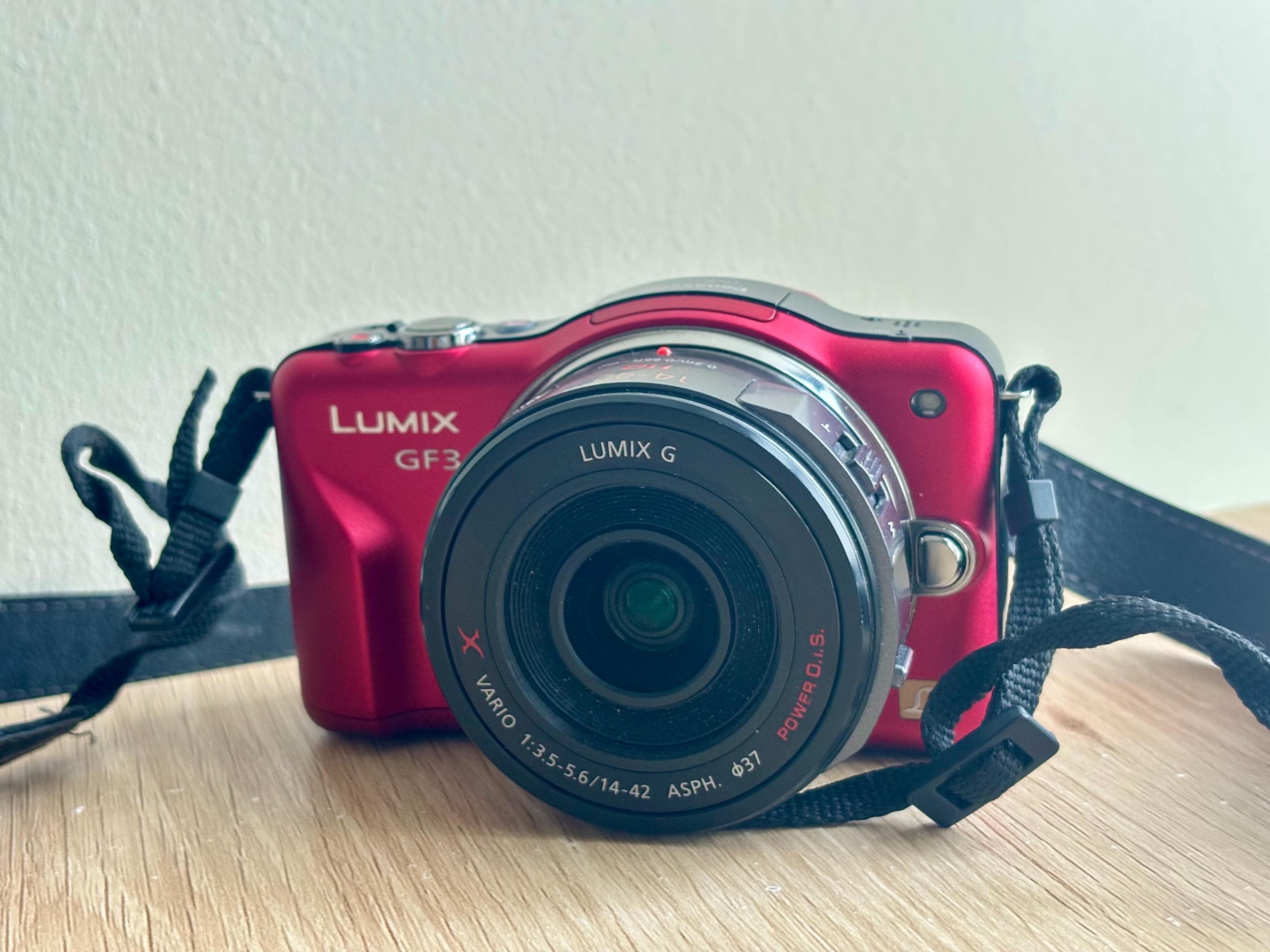 Panasonic Lumix DMC-GF3 Red Mirrorless Camera With 14-42mm Lens