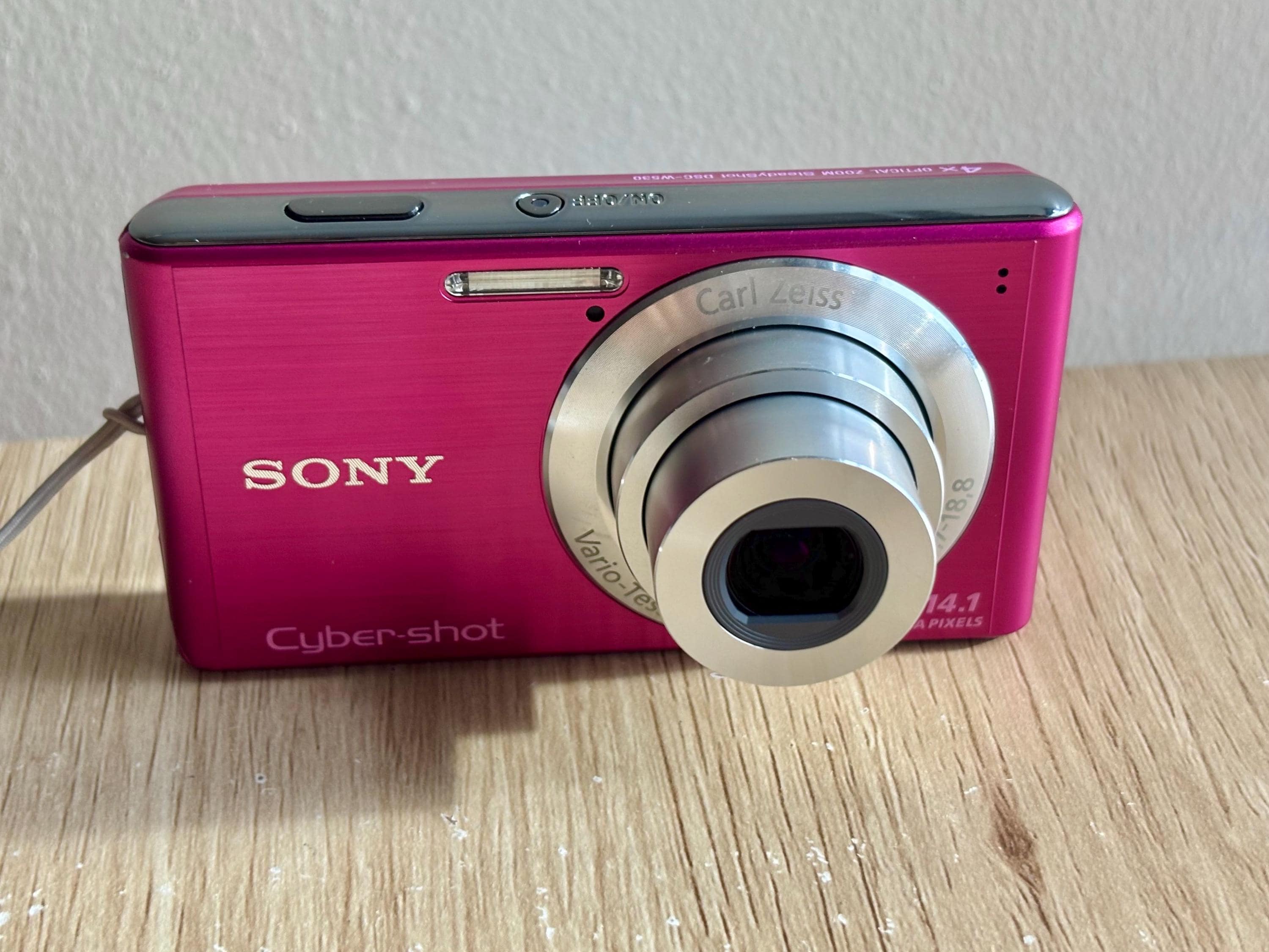 Sony Cybershot DSC-W530 Pink Digital Camera W/ Box & Accessories
