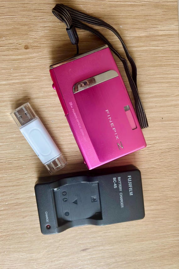 FUJIFILM Z10 デジカメ 充電器 ピンク Fujifilm FinePix Z10 fdピンク