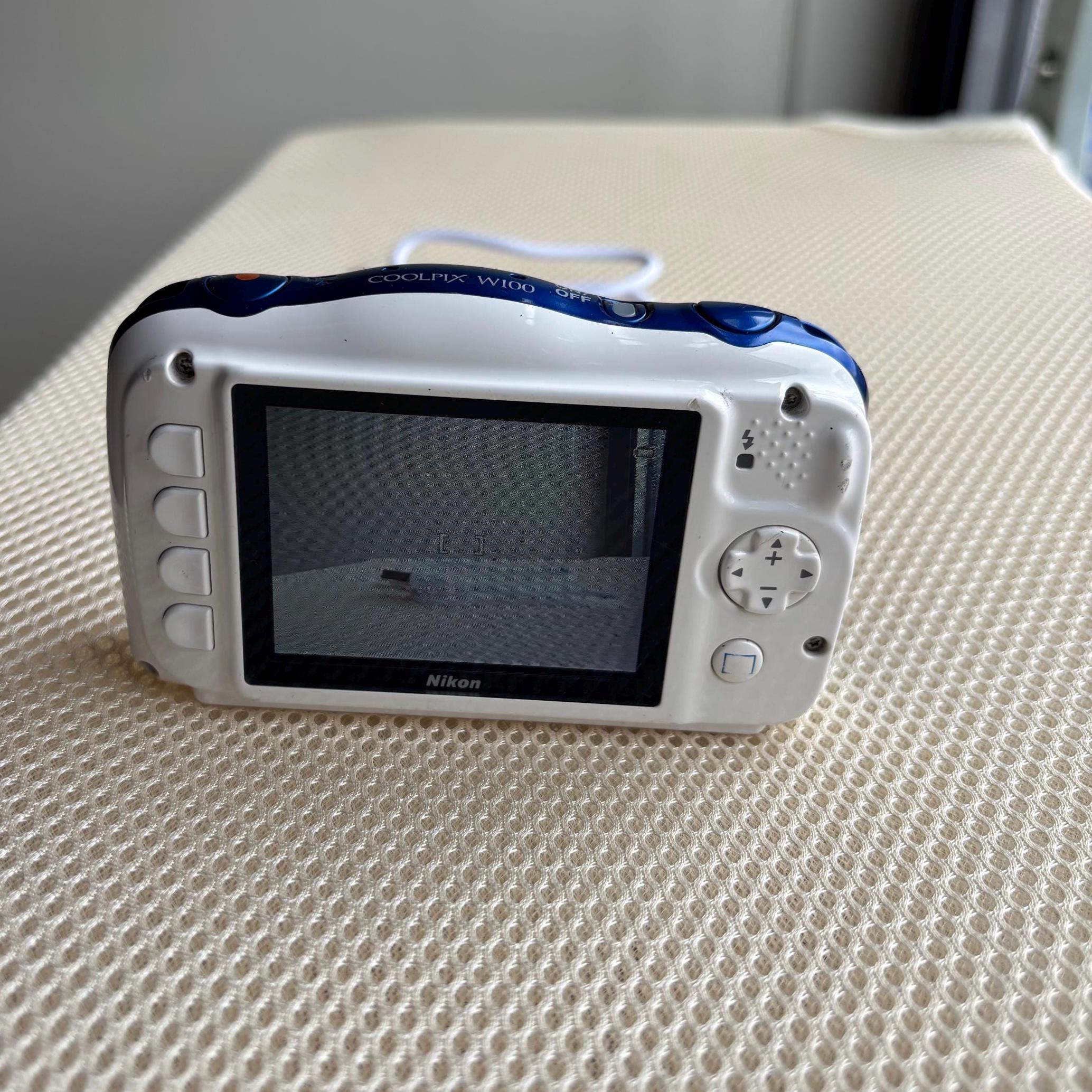 Nikon COOLPIX W100 マリン Nikon COOLPIX W100 Marine 13.2MP Waterproof Shockproof