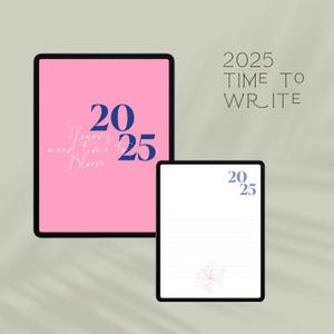 Könnte beinhalten: Ein rosa digitales Tablet mit dem Text "2025" in Blau und dem Text "Flowers need time to bloom" in Weiß. Ein zweites weißes digitales Tablet mit liniertem Papier und dem Text "2025" in Blau. Der Text "2025 TIME TO WRITE" ist in Blau auf einem hellgrünen Hintergrund.