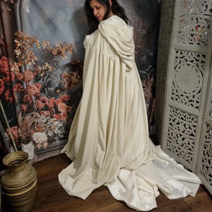 Custom Made Luxury Ivory Velvet Hooded Bridal Cape,Romantic Regency Cloak, Elven Cloak,Wizards Robe, Fairy Cape, Velvet Hooded Wedding Cloak