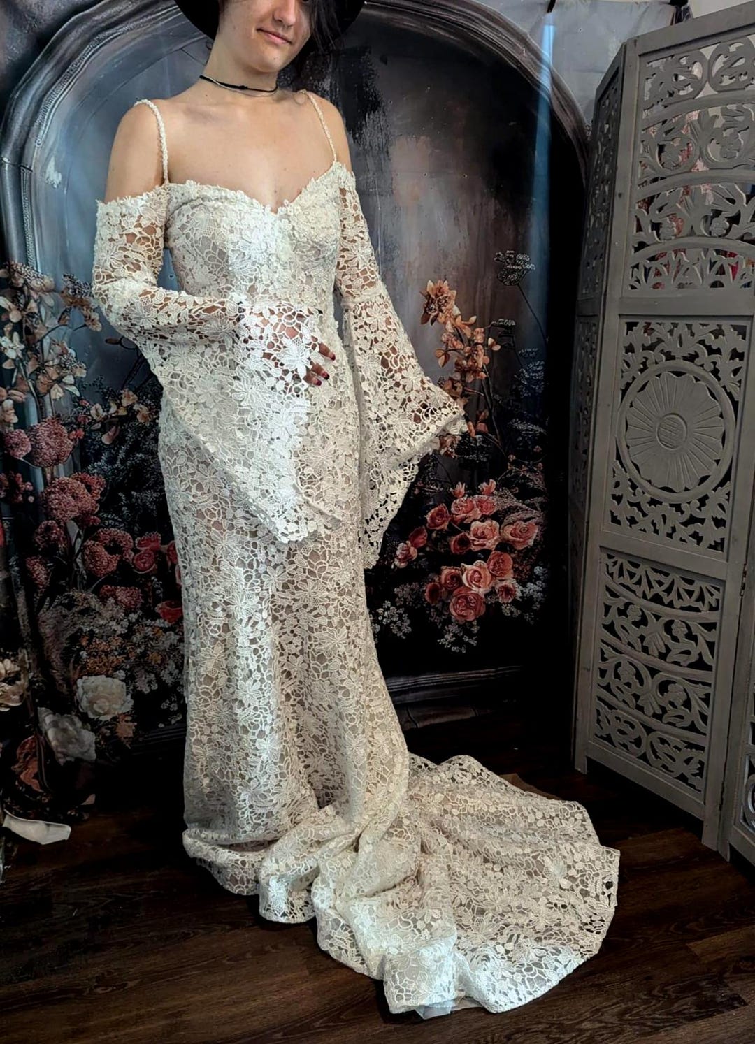 Unique Bell Sleeve Floral Lace Mermaid Wedding Dress With Train
