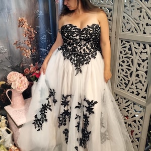 Black and White Floral Lace Bridal Gown Black Lace Wedding Dress Gothic Wedding Non-Traditional Unique Bridal Gown Plus Size Bride