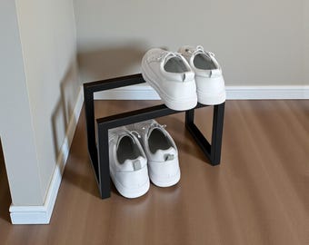 Metall-Schuhregal - Minimalistischer 2-Tier-Ständer aus schwarzem Stahl für Eingangsbereich, Schrank oder Flur, kompakter Organizer für Schuhe und Turnschuhe