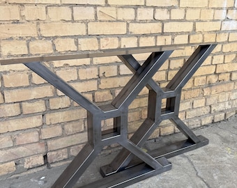 Klarlackierte Tischbeine aus Stahl - Skulpturale X-Basis, industrielle Metallstütze für individuelle Ess- und Bürotische