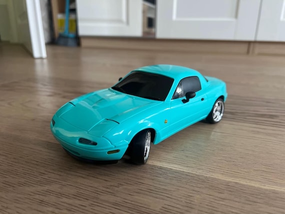 ホビーラジコン miya miya Blue Mazda MX-5 Miata RC Drift Car: Eyes Open Edition (1/18 Scale