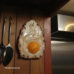 Resin Fried Egg Wall Art: Funny Kitchen Decor