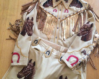 Traje de caballo estilo vintage con flecos dorados y adornos de diamantes de imitación, estilo country western, camisa y pantalón de 2 piezas, ideal para bodas, cócteles y fiestas.