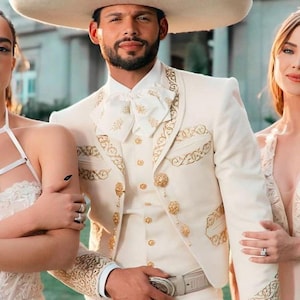 Customized Men&#39;s White Embroidered Mariachi Suit 3 Piece Charro Suit Grooms Wedding Outfit Cocktail Attire Cosplay Costume Groomsmen&#39;s Suits