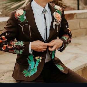 Hand Embroidered Vintage Style Western Wedding 2 Piece Suit Floral Cactus Cowboy Groom Custom Brown Rodeo Suit Wedding Cocktail Party Attire