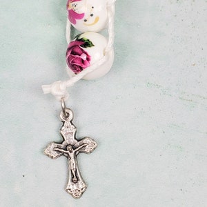 Immaculate Heart of Mary Peg Doll Sacrifice Beads, Vintage Roses Ceramic Bead Good Deed Beads Gift Catholic Easter Gift Prayer Bead Tiny Peg image 3